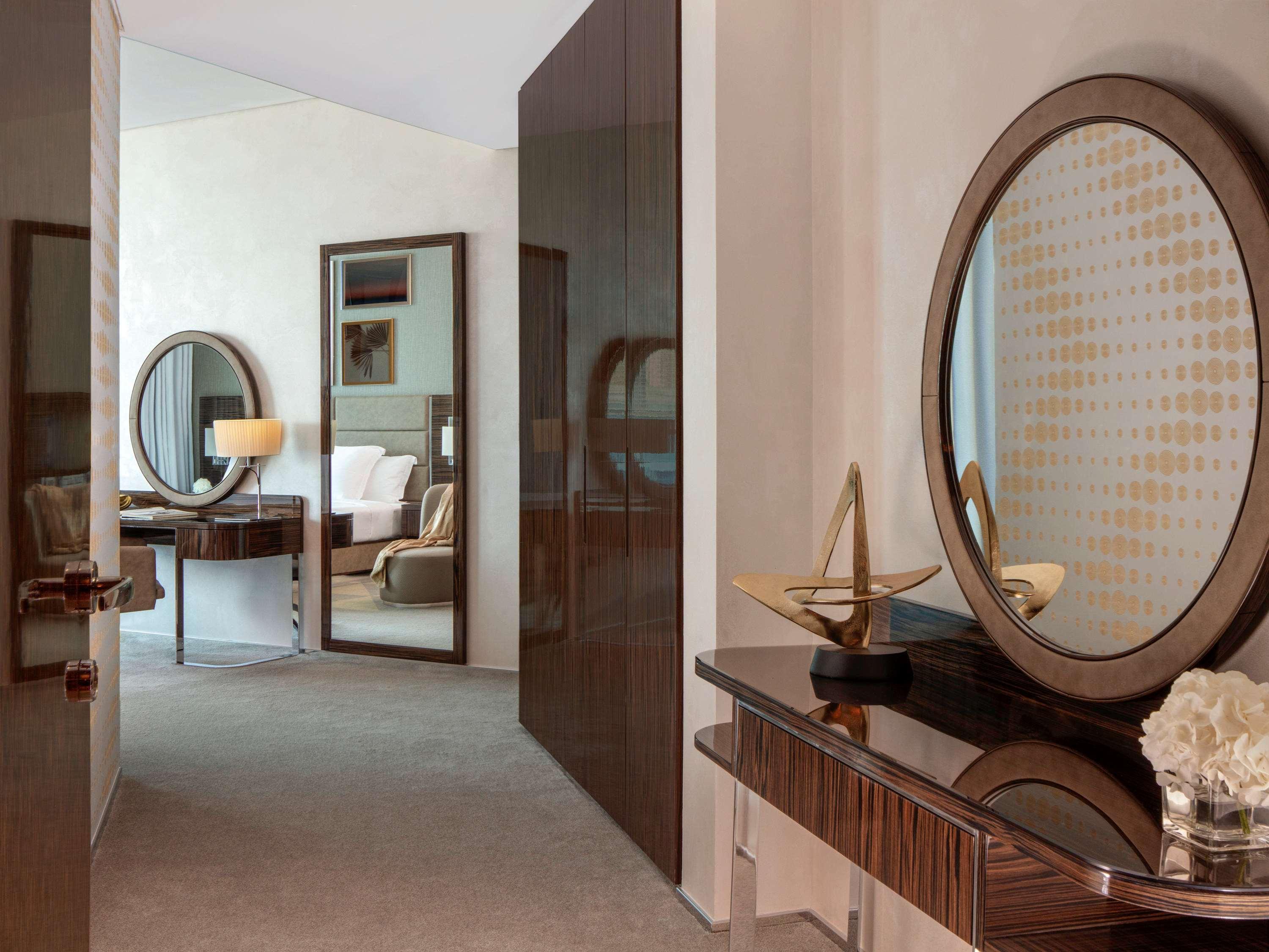 Hyde Hotel 두바이 외부 사진 A suite at The Dorchester