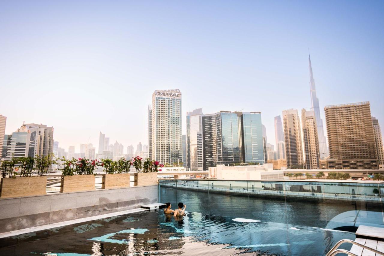 Hyde Hotel 두바이 외부 사진 View of the Dubai skyline from the rooftop pool at the Address