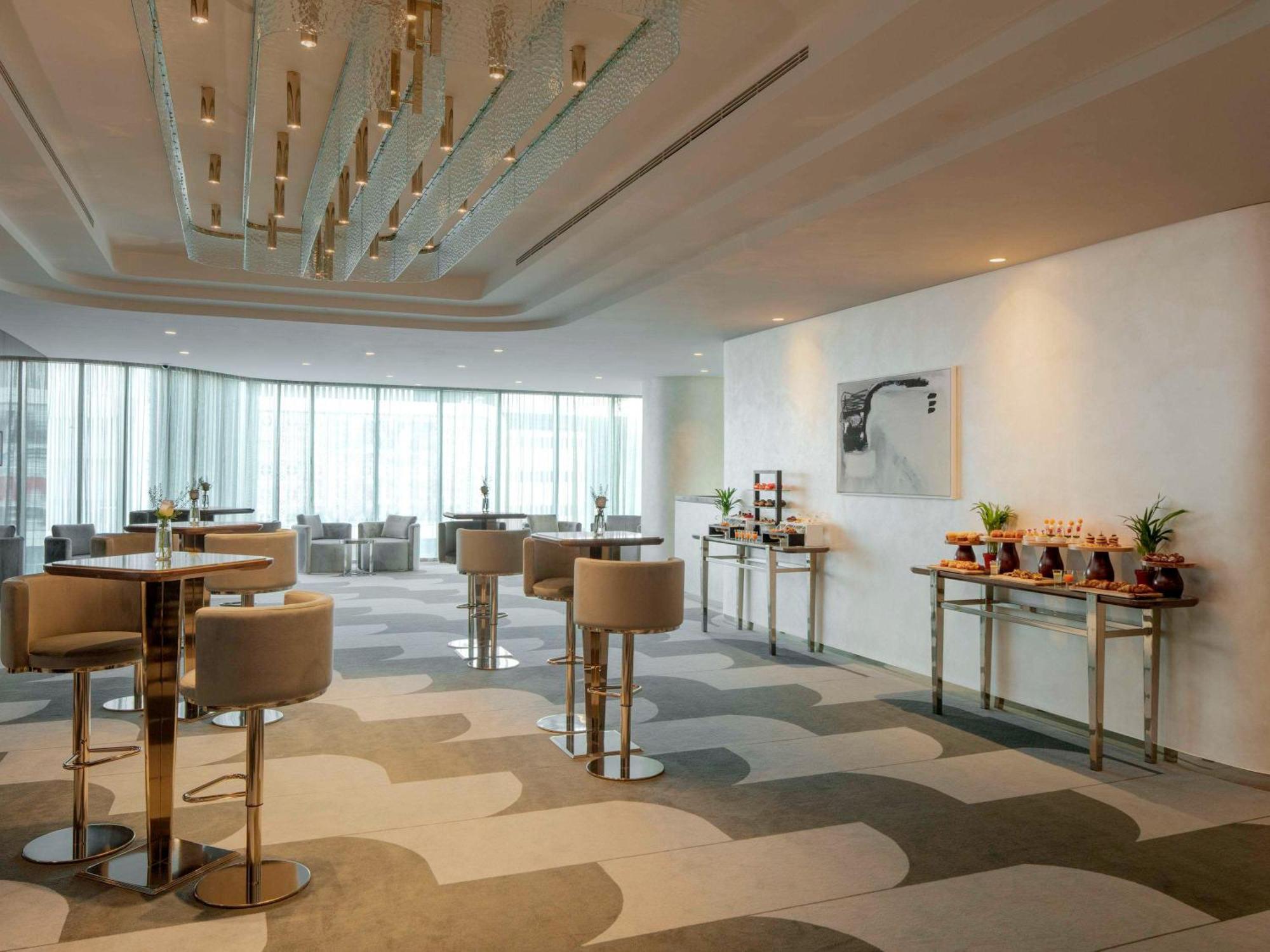 Hyde Hotel 두바이 외부 사진 The lounge at the airport