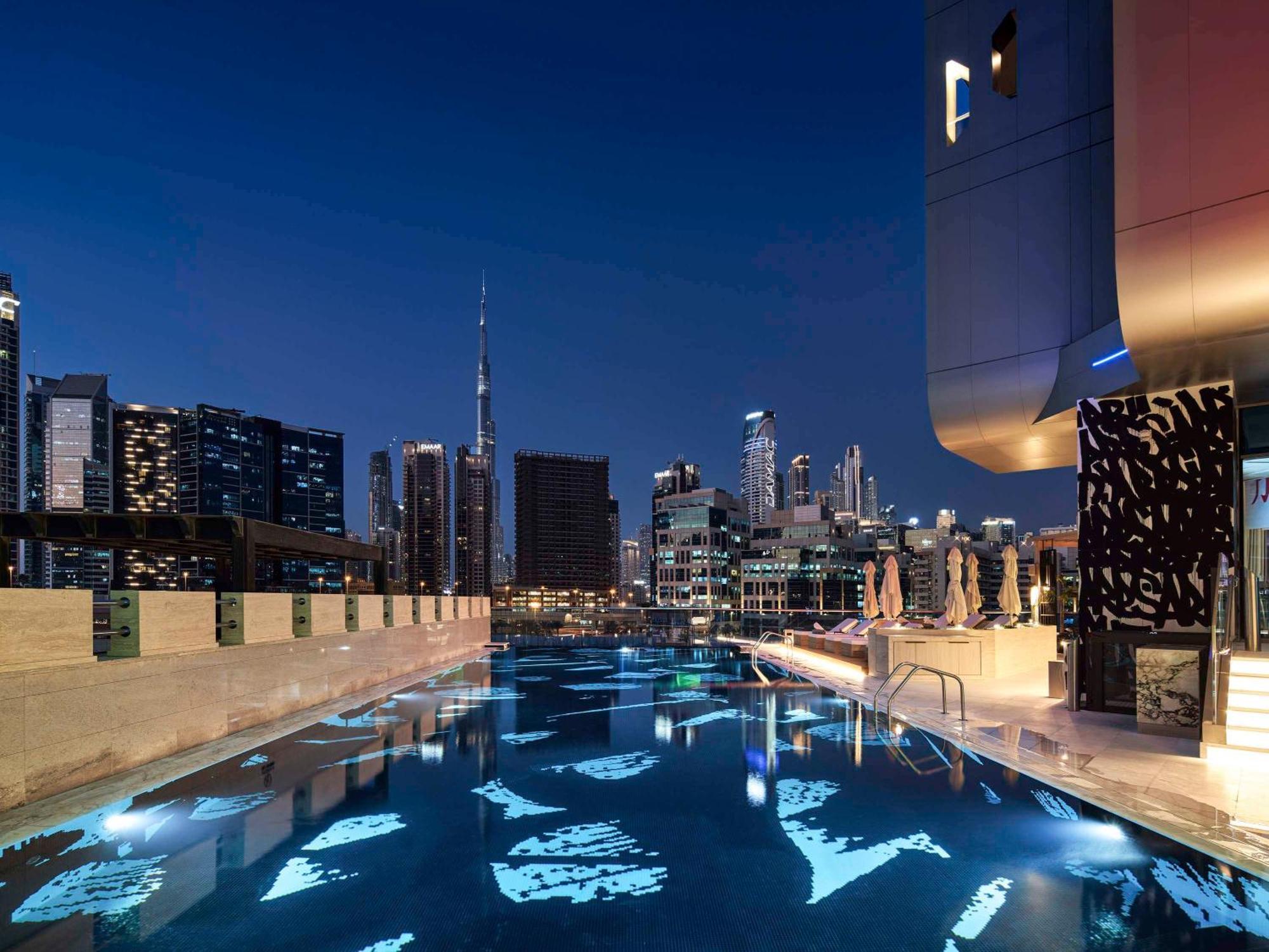 Hyde Hotel 두바이 외부 사진 The pool at the rooftop of the hotel