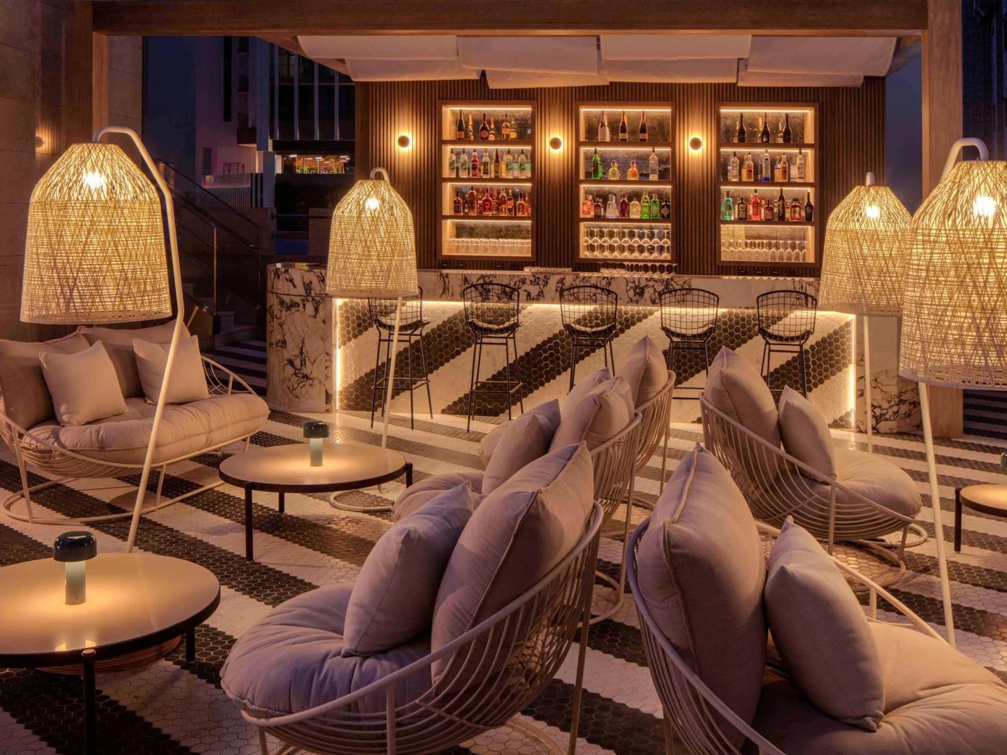 Hyde Hotel 두바이 외부 사진 The Bar at the 101 Sky Lounge