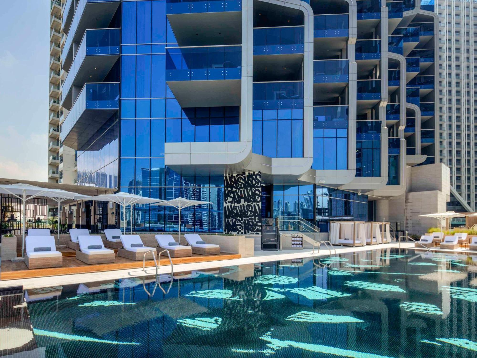 Hyde Hotel 두바이 외부 사진 The pool at the SLS